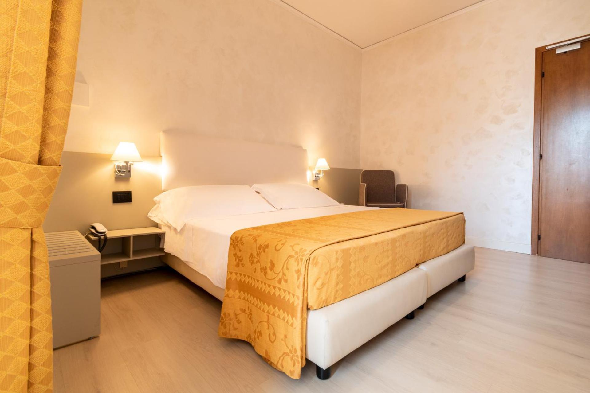 Continental B&B City Hotel Bibione Quarto foto