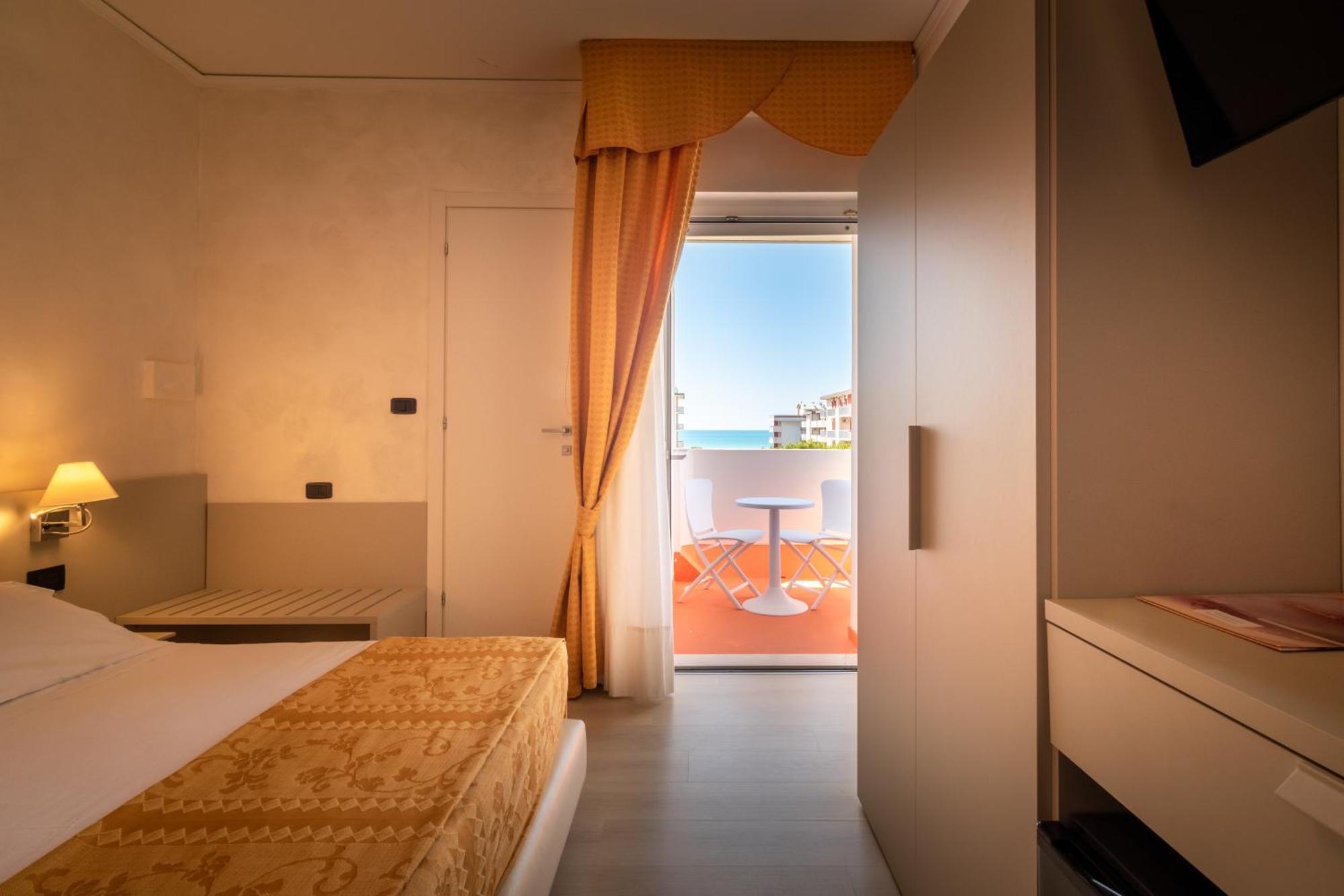 Continental B&B City Hotel Bibione Quarto foto